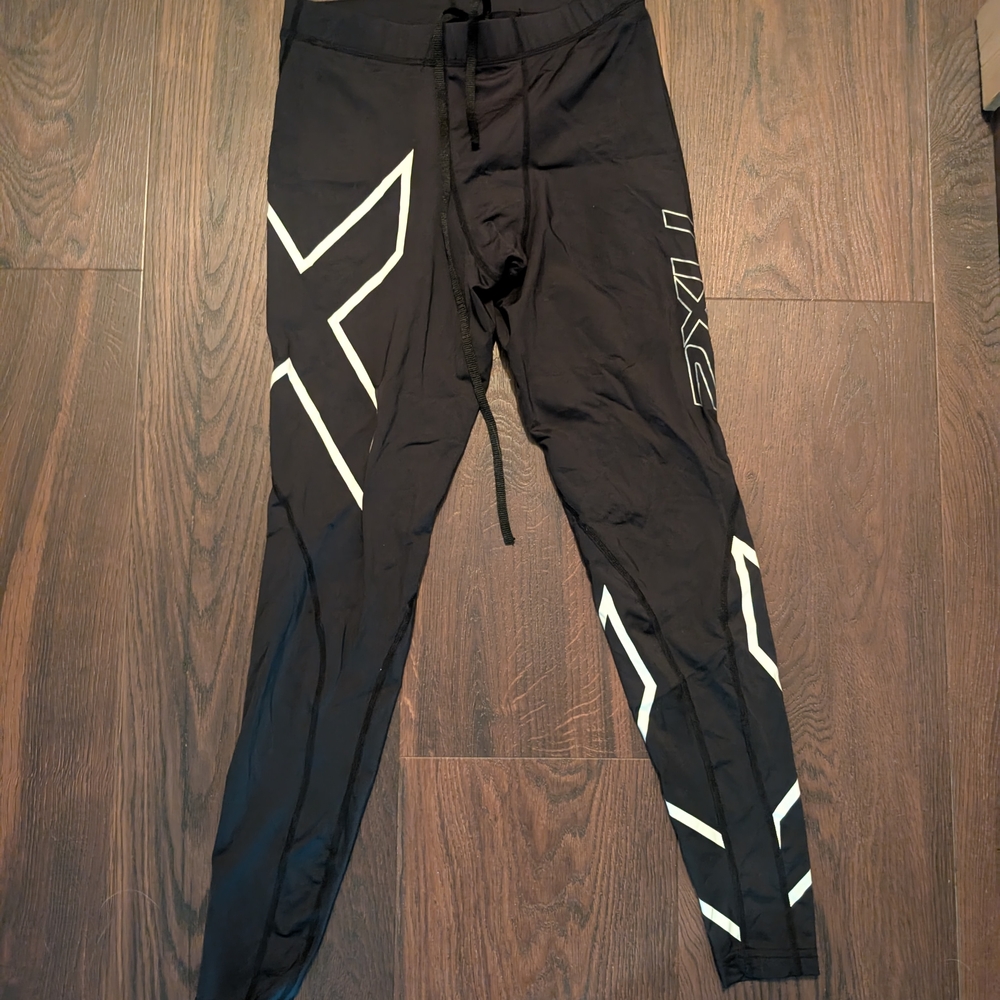 2XU Black Joggers with White Accents Mens Large